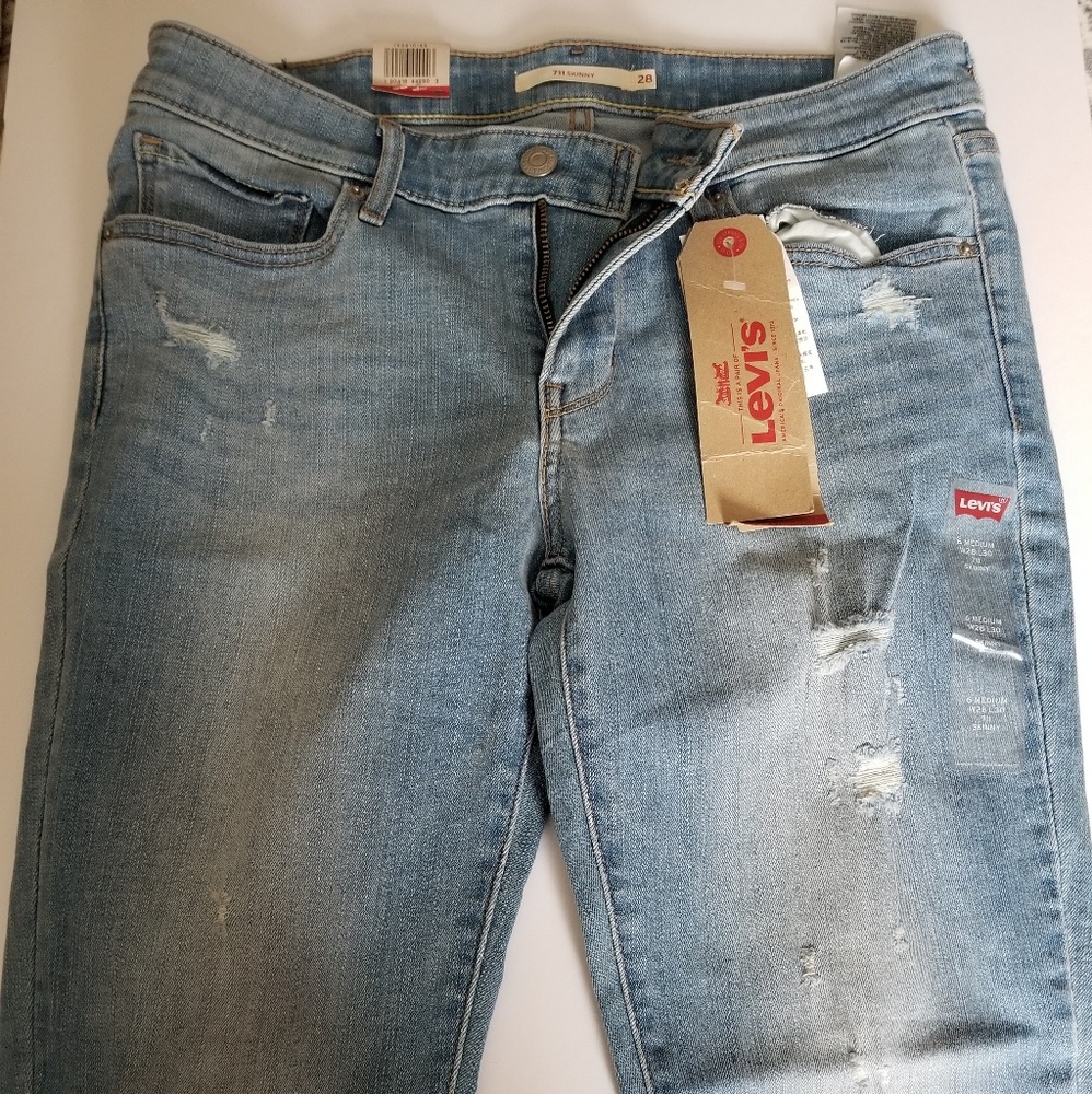 Levis 711 Skinny Jeans (Size 28/6 Med) L 30